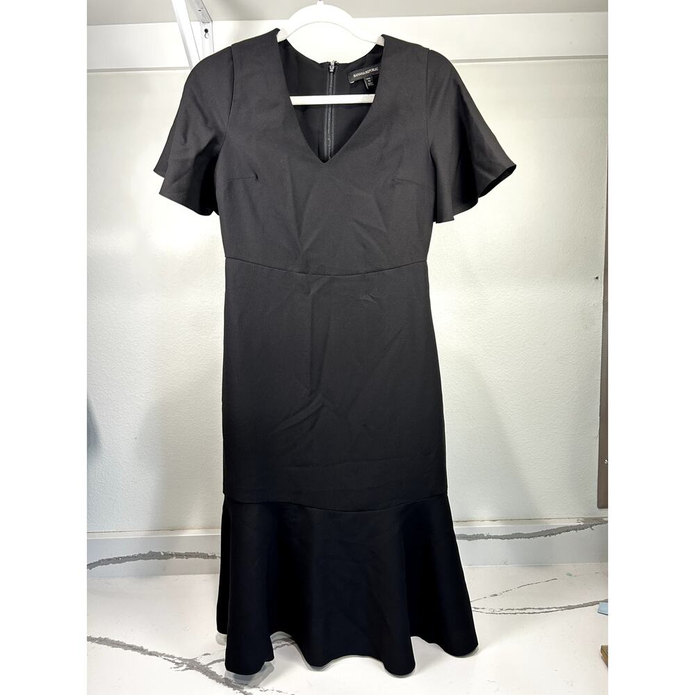 Banana Republic Women Black Flounce Hem Short Sleeve V-Neck Sheath Dress 0P